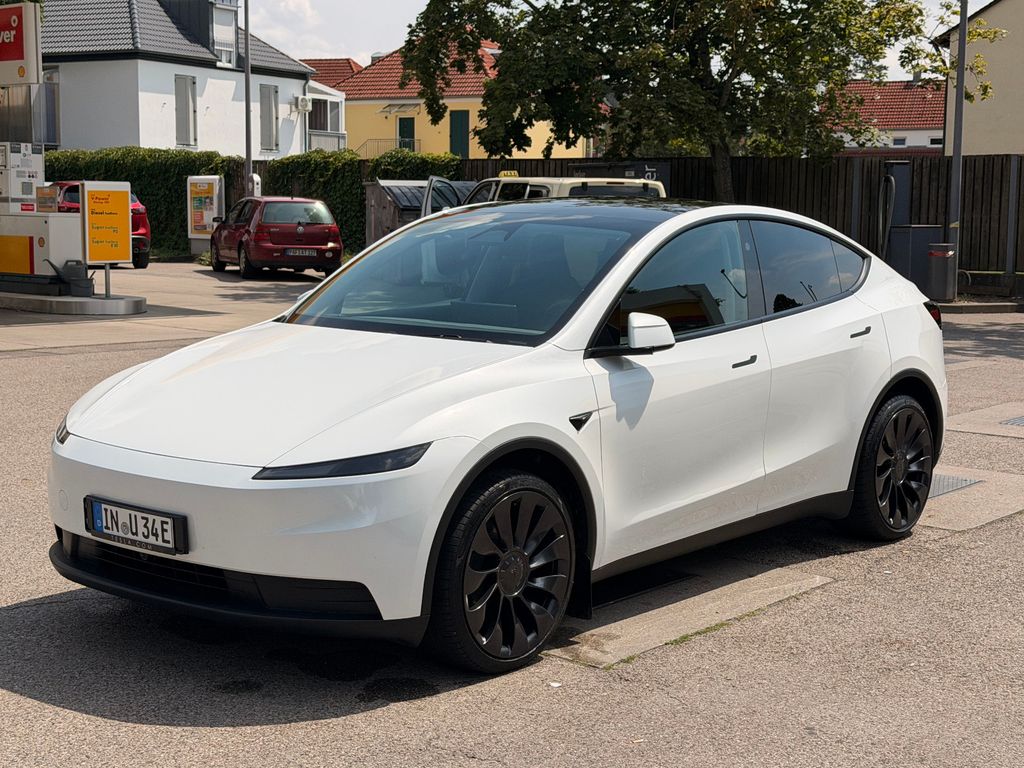 Tesla Model Y Standard Long Range RWD
