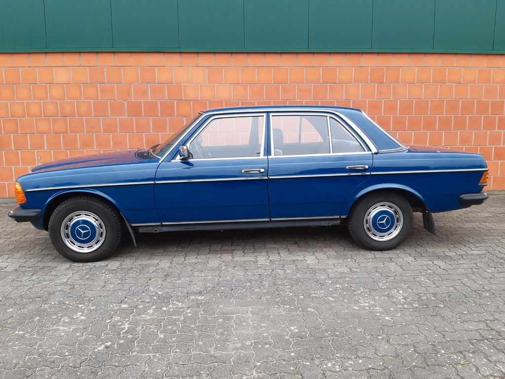 Bild des Angebotes Mercedes-Benz 240 Diesel W123 - kerngesunder Zustand