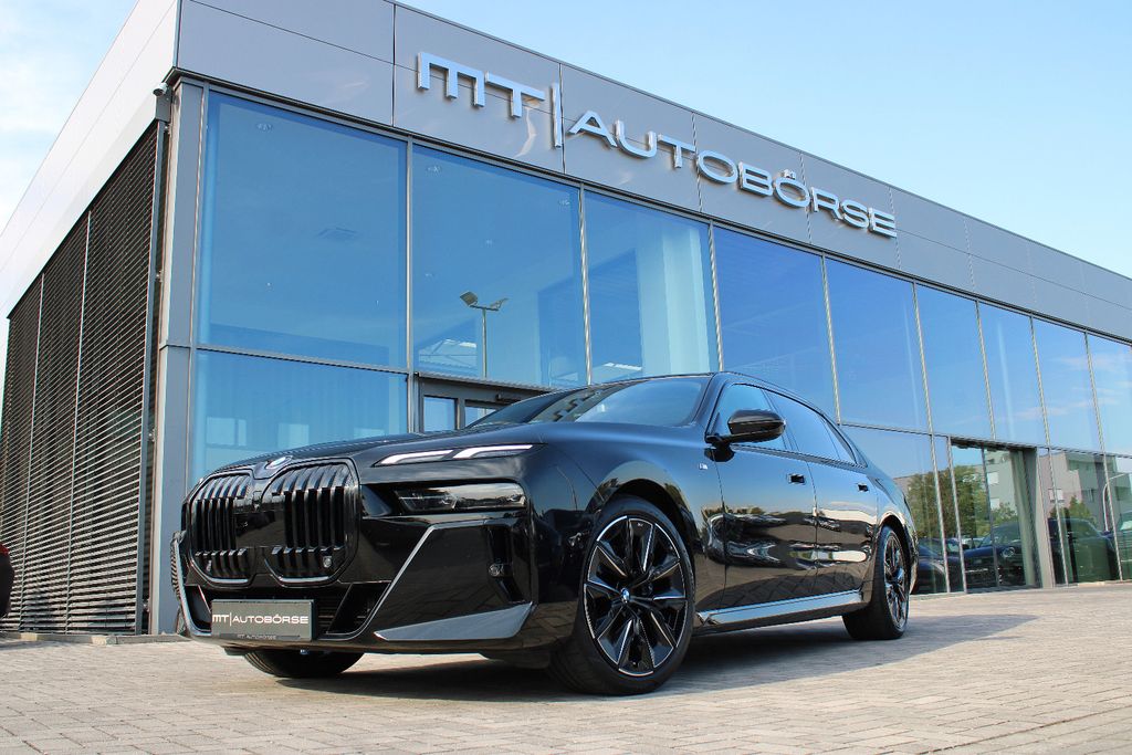 Bild des Angebotes BMW 740D XD *M SPORT PRO* THEATRE/B&W/SKY-LOUNGE/21"