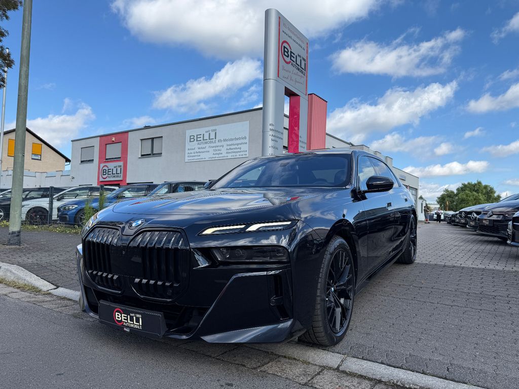 Bild des Angebotes BMW 740 d xDrive M Sport Pro Pano B&W FINANZIERUNG