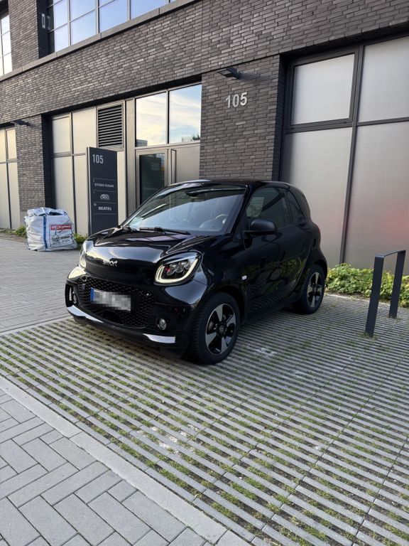 Bild des Angebotes Smart ForTwo EQ Coupé passion LED/Pano/22kW/Kamera/SHZ