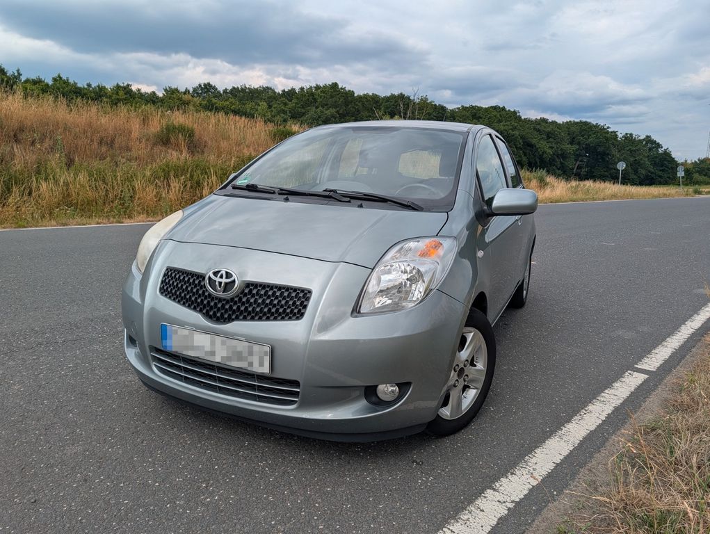 Bild des Angebotes Toyota Yaris 1,3-l-VVT-i Cool Cool