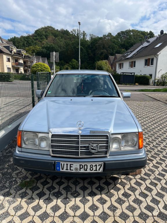 Mercedes-Benz 200D W124