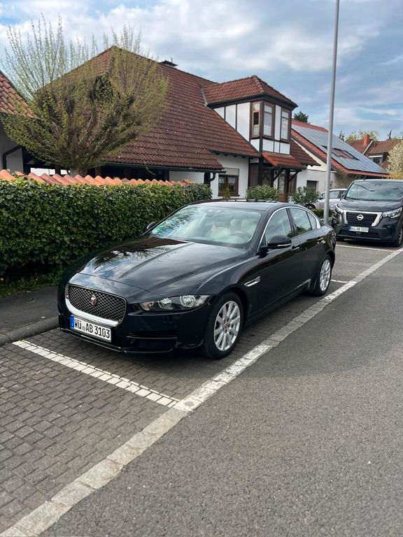 Bild des Angebotes Jaguar XE 20d 180PS Pure Automatik Pure, Top Zustand!!!