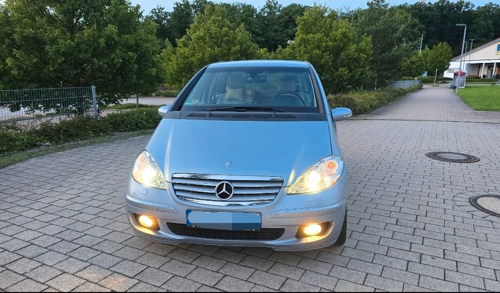 Bild des Angebotes Mercedes-Benz Mercedes Benz - 200 ELEGANCE - Sehr gepflegt