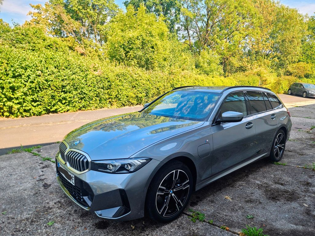 Bild des Angebotes BMW 330e xDrive Touring M Paket  1.Hand unfallfrei