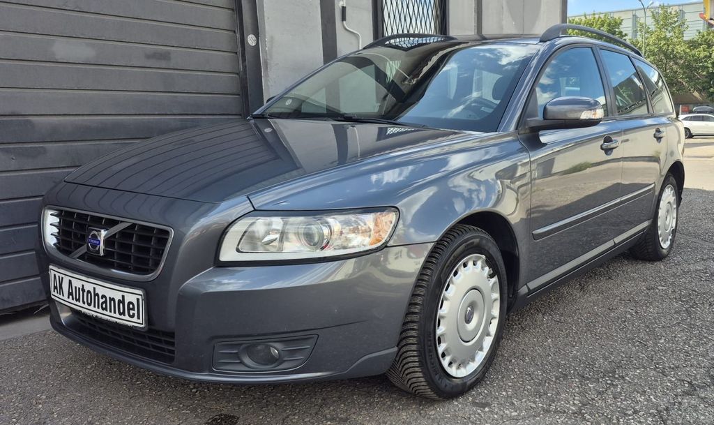 Bild des Angebotes Volvo V50 Kombi 2.0 D Kinetic Aut  Tüv Neu