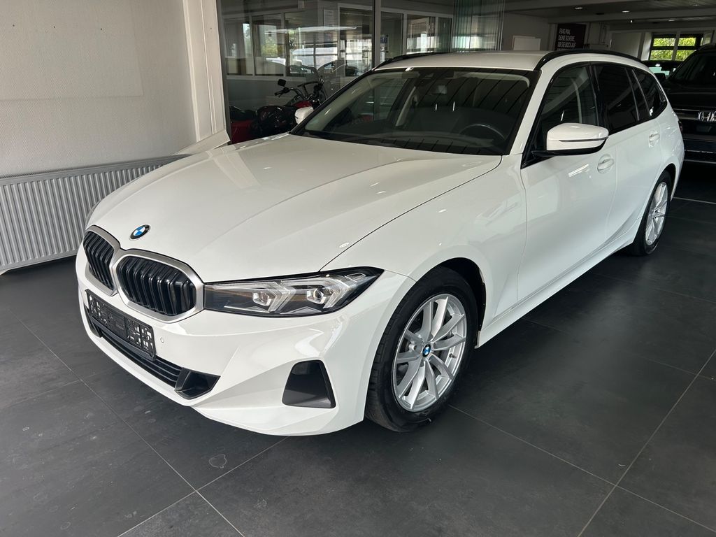 Bild des Angebotes BMW 318d Touring Sport Line LEDER Navi LED