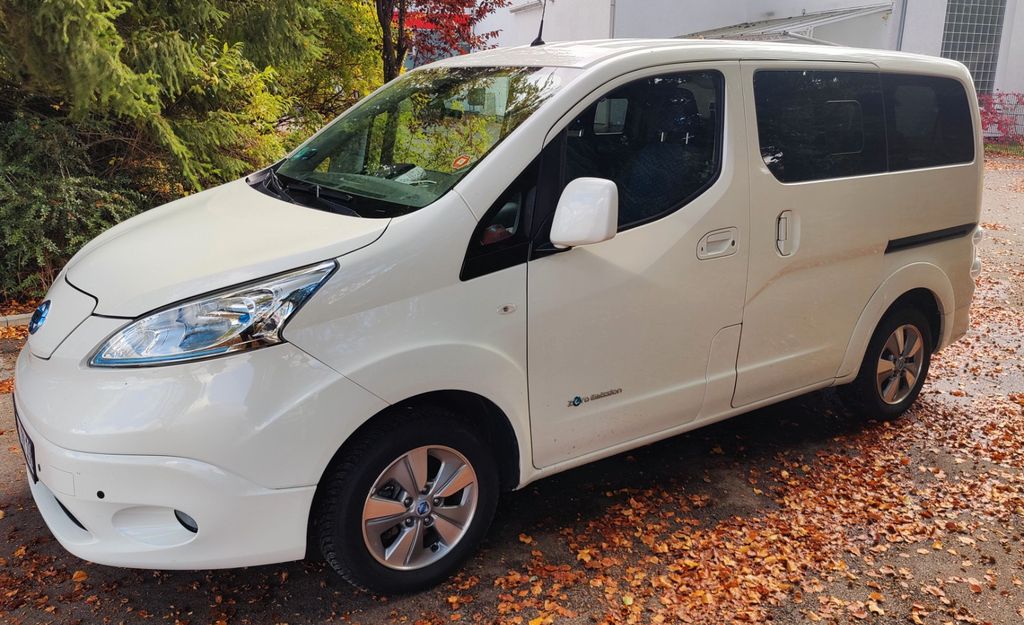 Nissan Evalia (E-NV200) 7-Sitzer inkl. Zubehör