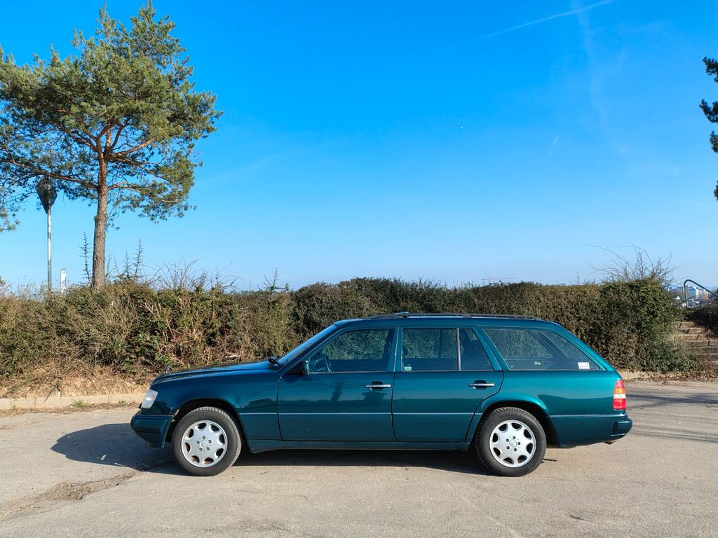 Bild des Angebotes Mercedes-Benz Mercedes E280 T M104 gepflegt, viele Neuteile