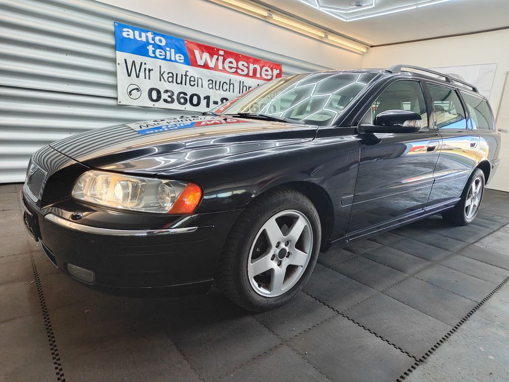 Bild des Angebotes Volvo V70 Kombi 2.4 D Summum Automatik Xenon
