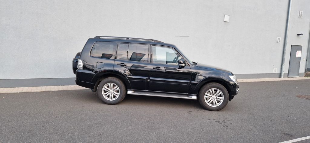 Mitsubishi Pajero 3.2 DI-D Diamant Edition 7 Sitze  AHK