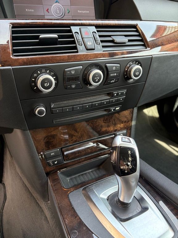 Bild des Angebotes BMW 523i touring in Silber mit Panoramaschiebedach