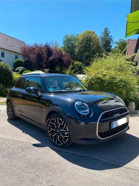 Bild des Angebotes MINI Cooper C Favoured Trim von BMW WA (Garantie)