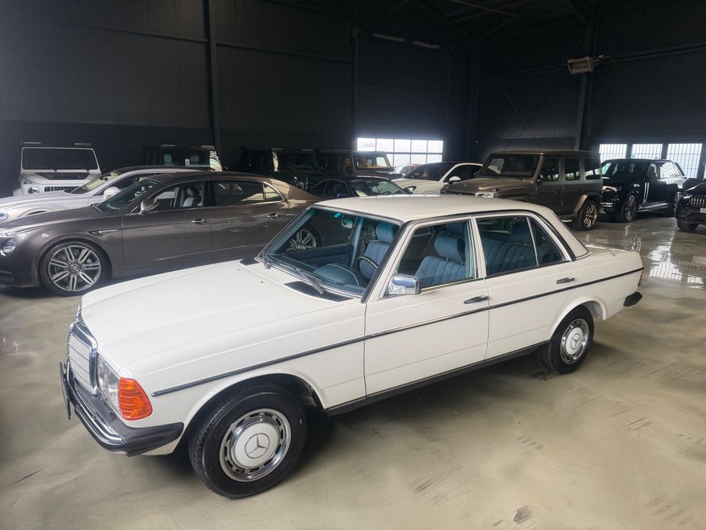 Bild des Angebotes Mercedes-Benz 280E W123 ERSTLACK/ORIGINAL ZUSTAND/NUR 48.000KM