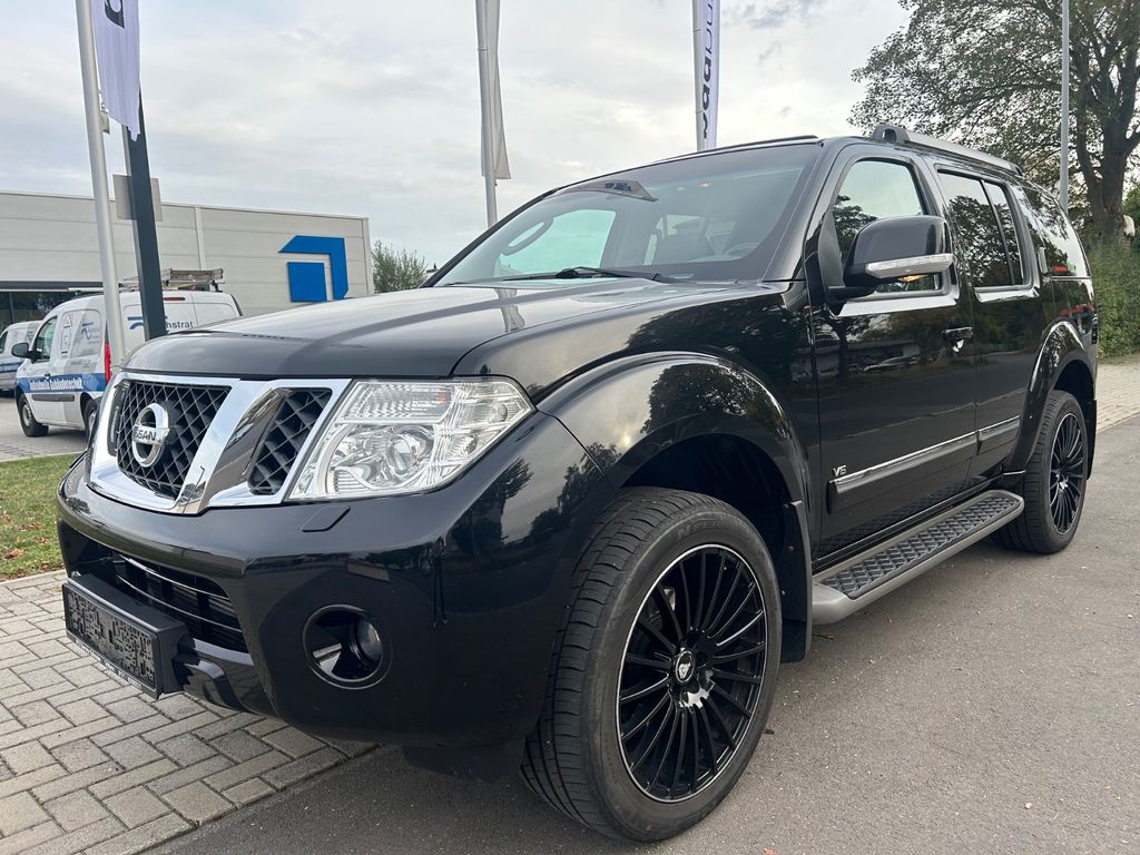 Nissan Pathfinder 3.0 dCi LE 7 Sitzer NAVI Leder AHK
