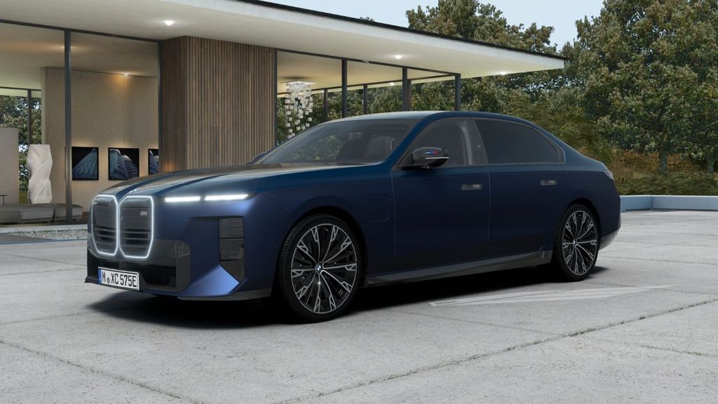 BMW M760e **Vorführwagenaktion**