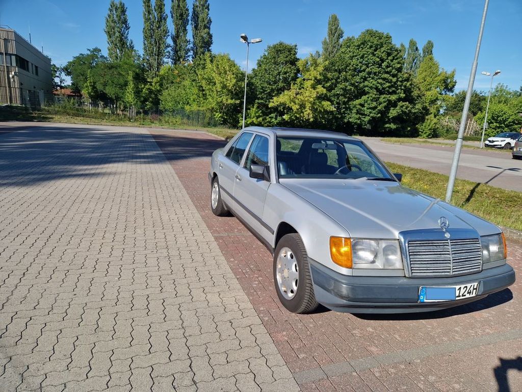 Bild des Angebotes Mercedes-Benz 300 D (124) mit H-Kennzeichen/Oldtimer