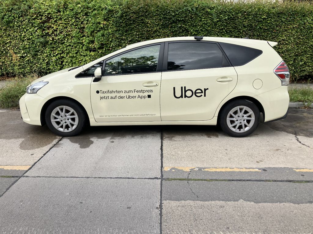 Toyota Prius plus+ (7-Sitzer) Taxi-Umbau Hybrid
