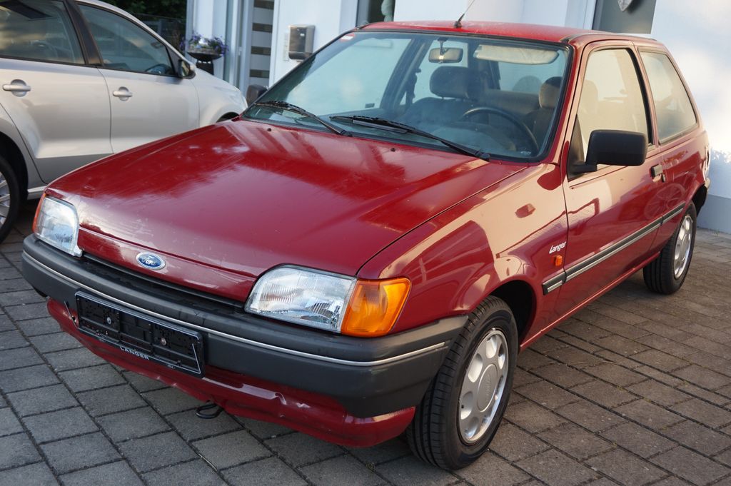 Ford Fiesta 1.3i sehr wenig Kilometer Top gepflegt