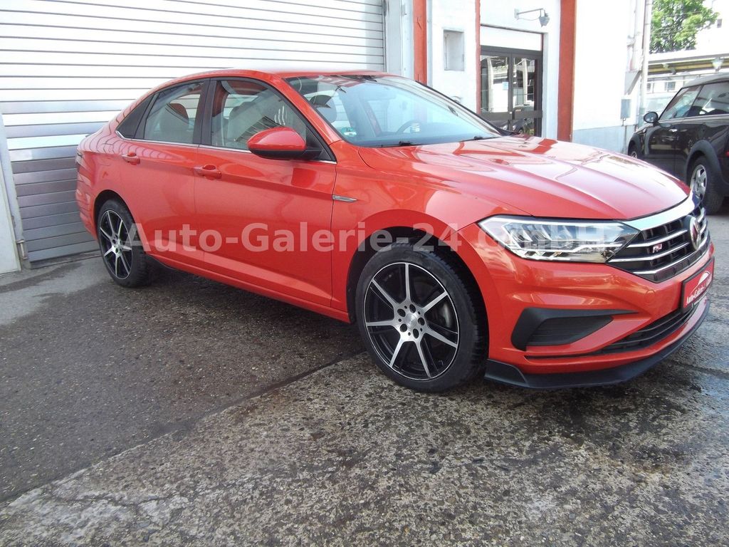 Volkswagen Jetta 1,4i R- Line Automatik wenig Km