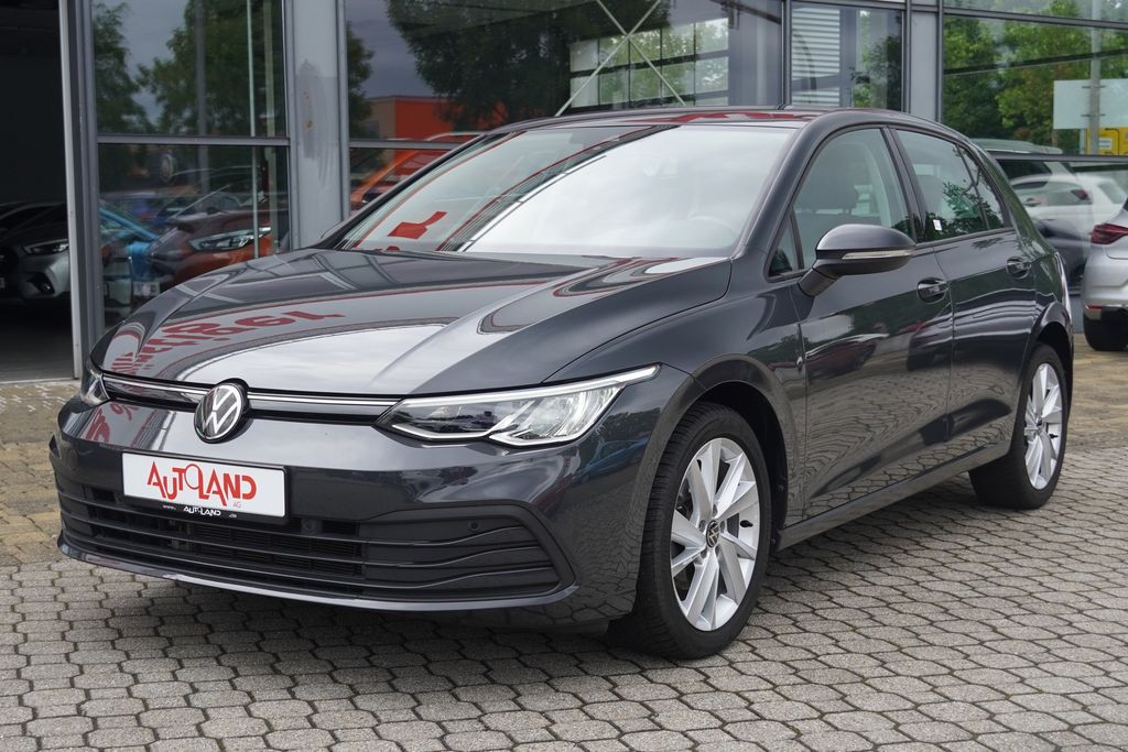 Volkswagen Golf VIII 1.0 eTSI DSG Life LED Navi ACC PDC USB