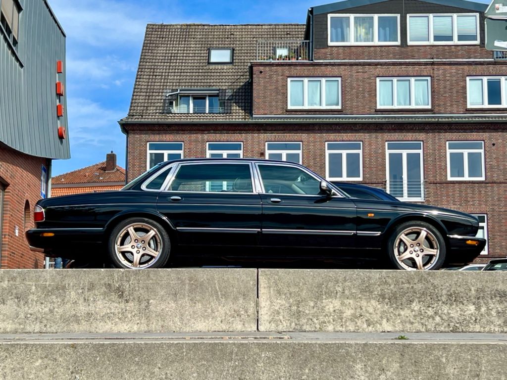 Bild des Angebotes Jaguar Daimler Super V8 4.0 Kompressor LWB/ BBS HU 8/28