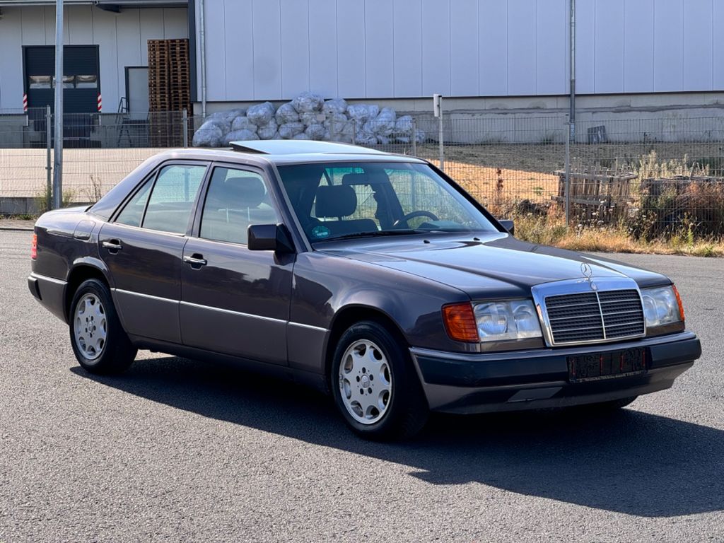 Bild des Angebotes Mercedes-Benz E230 Limo. 97kW - Automatik - Scheiebedach - TÜV