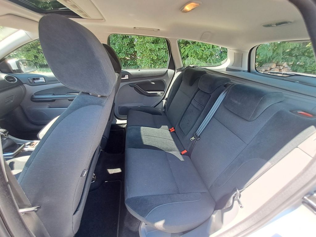 Bild des Angebotes Ford Focus 1,8 Turnier Ghia, TÜV NEU!