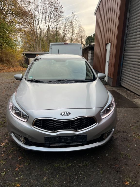 Bild des Angebotes Kia Ceed 1.6 CRDi Navi | 8-fach bereift | TÜV neu