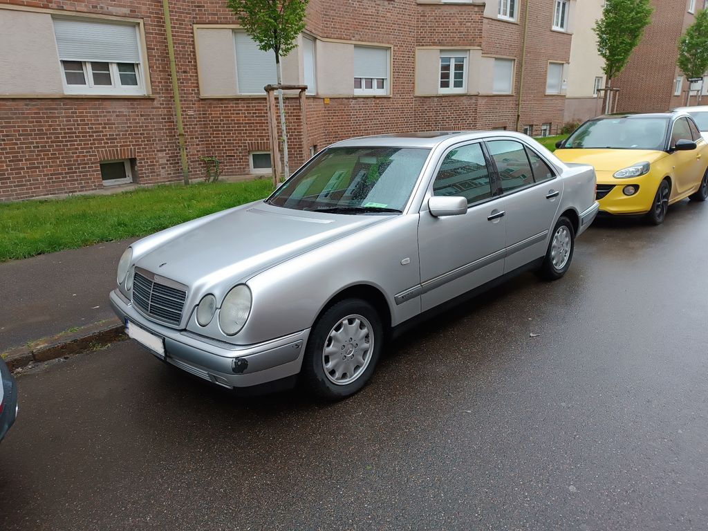 Bild des Angebotes Mercedes-Benz E 230 ELEGANCE Original ROSTFREI