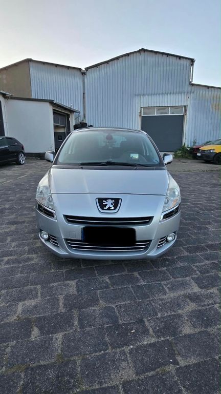 Bild des Angebotes Peugeot 5008 1.6 Family plus 155 THP Family plus
