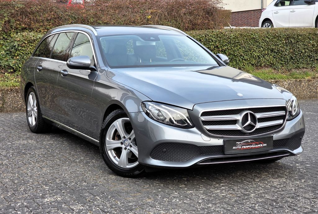 Bild des Angebotes Mercedes-Benz E 220D T AUTOMATIK*LED*RFK*BSA*NAVI*GRA*PDC*SHZ