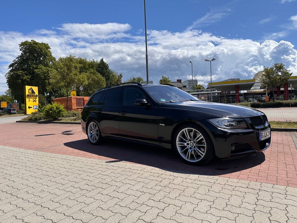 Bild des Angebotes BMW 330i touring - Logic7, M-Paket, Automatik, Pano