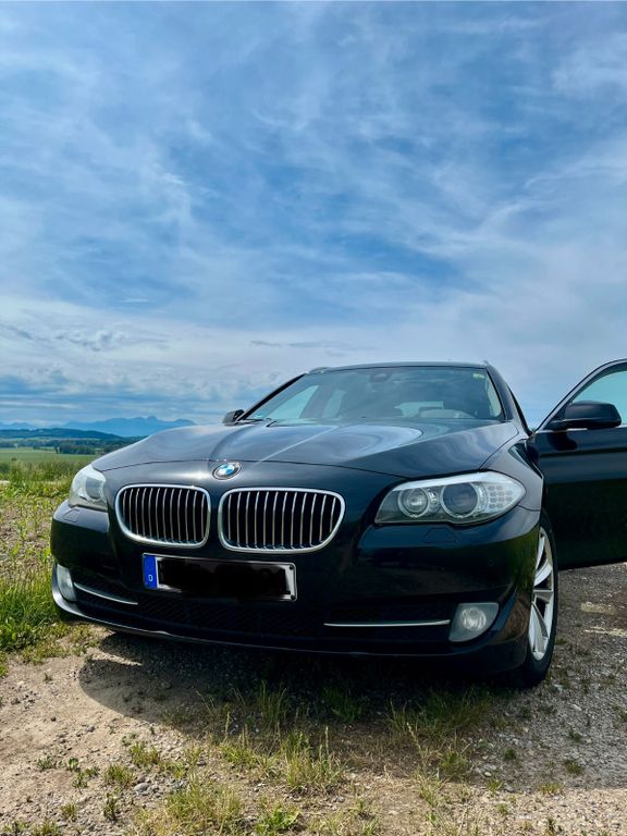 Bild des Angebotes BMW 520d Touring, HUD, Panorama, Navi, AHK, TÜV neu