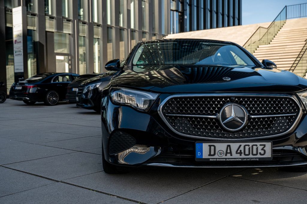 Mercedes-Benz 220