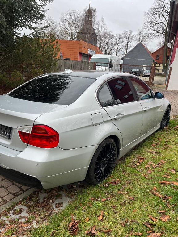Bild des Angebotes BMW 325i -18 PS  6-Zylinder  Leder  Navi Automa