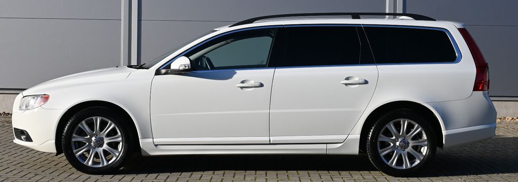 Bild des Angebotes Volvo V70 T5 Summum *RHD*
