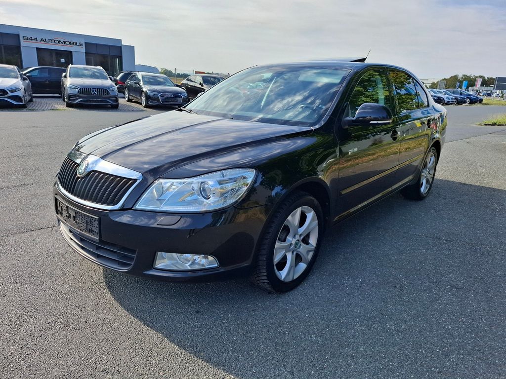 Skoda Octavia Elegance DSG *XENON*PDC*Teilleder*Sitzhg