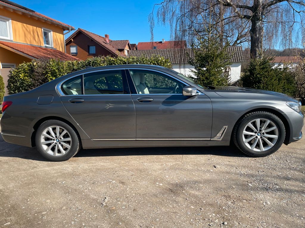 Bild des Angebotes BMW  730d Aut.*HEADUP*LASERD*NAV*TEMPO*CAM*PDC*SHZ*-
