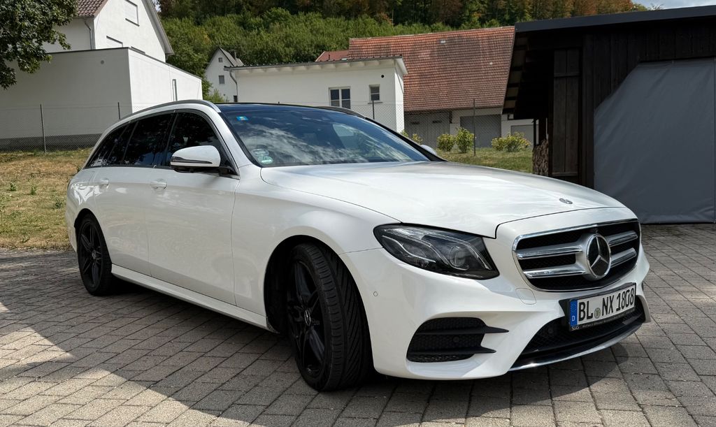 Bild des Angebotes Mercedes-Benz E 350 d T Autom. -Distro plus AMG