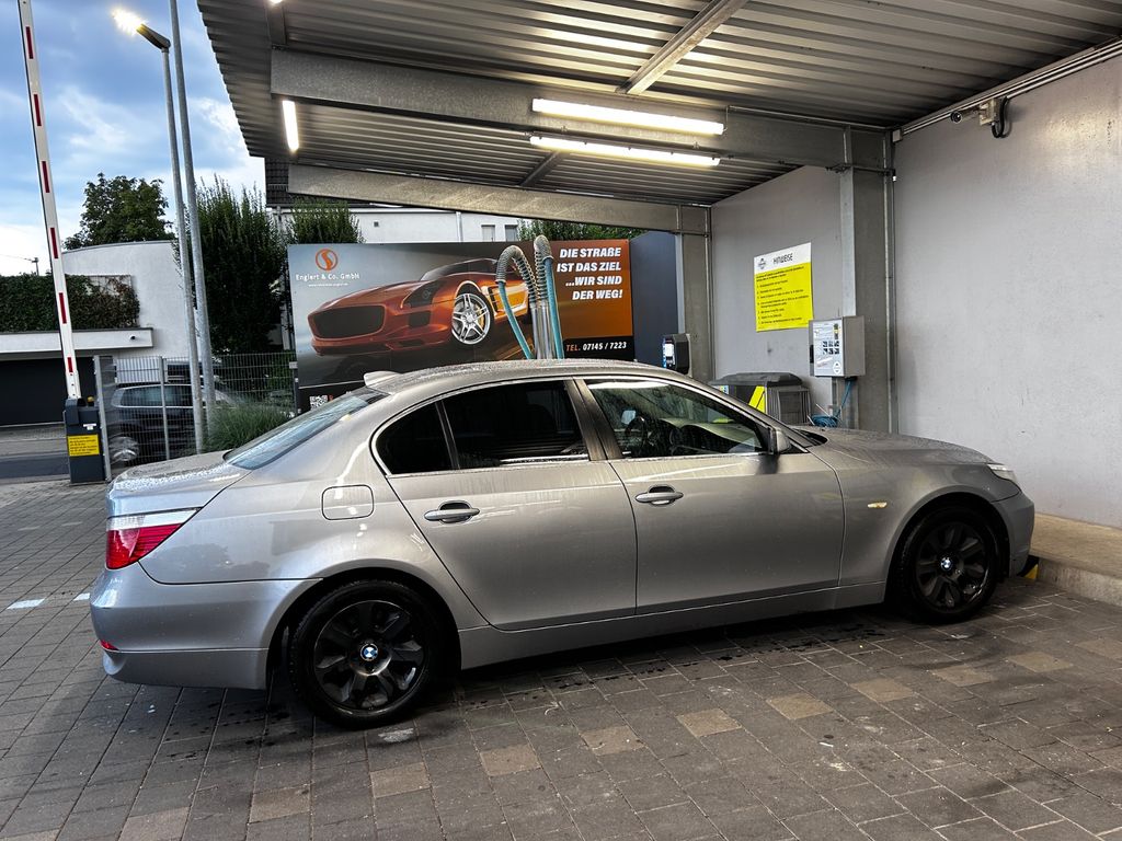 BMW 525i A -
