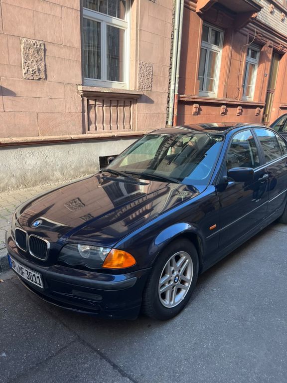 BMW 318i -
