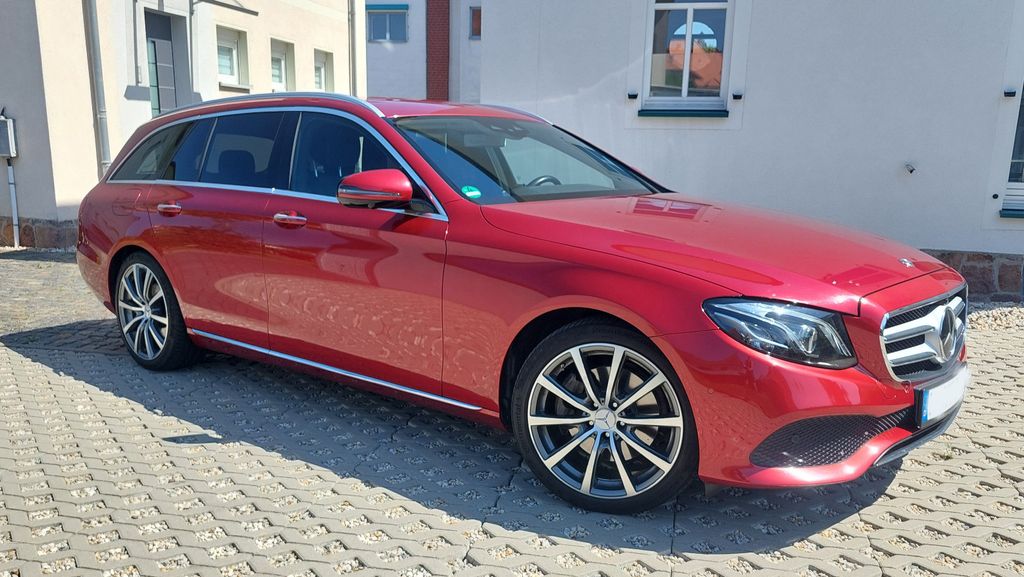 Bild des Angebotes Mercedes-Benz E 250 T Garantie/Widescreen/Stdhzg/AHK/Multibeam