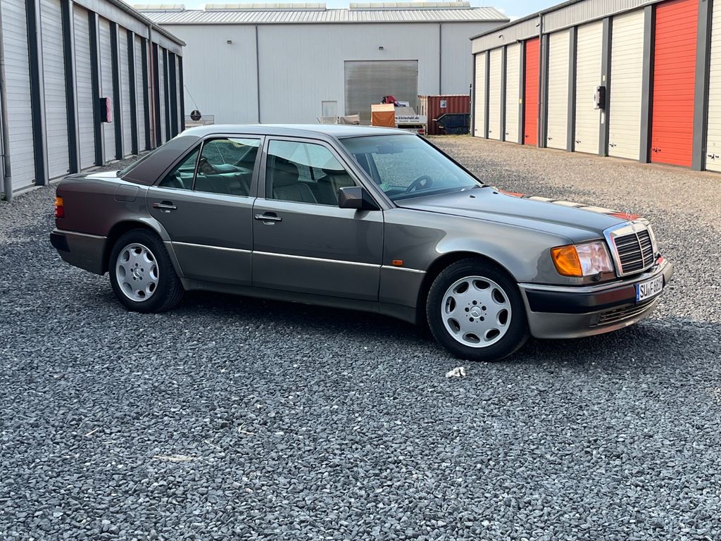 Bild des Angebotes Mercedes-Benz 500E TOP gepflegt Historie viele Neuteile