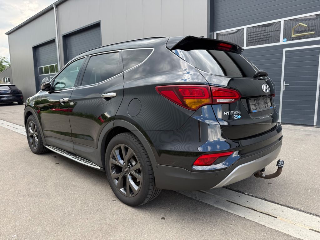 Bild des Angebotes Hyundai Santa Fe Blue 25 Jahre 4WD+Alu 19"+Pano+AHK+WR++
