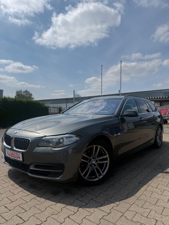 Bild des Angebotes BMW 520d xD LED AHK LEDER CARPLAY