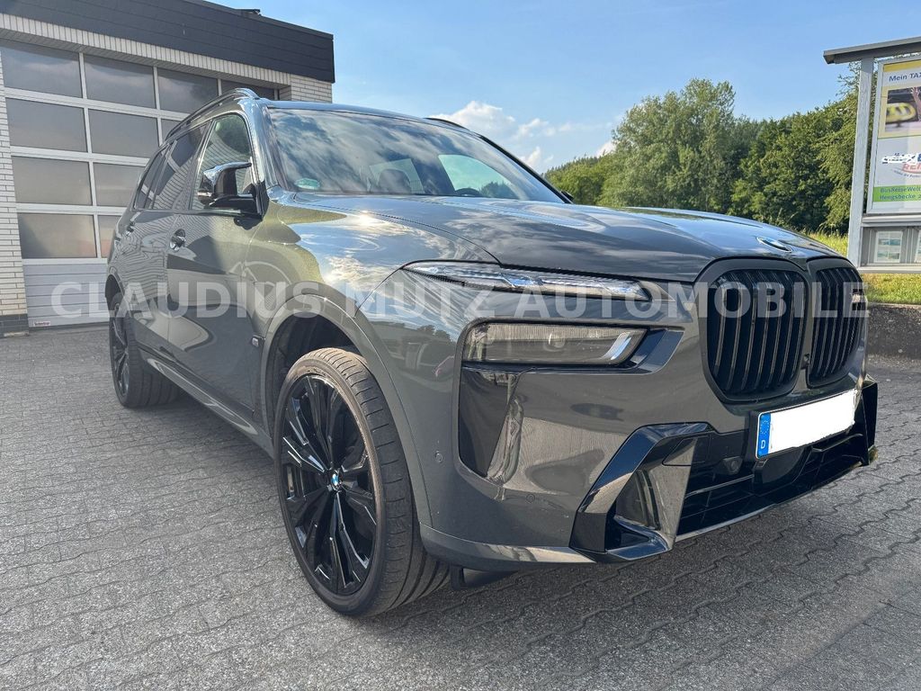 Bild des Angebotes BMW X7 M60i xDrive ° 23" ° CARBON ° B&W °°° FULL °°°