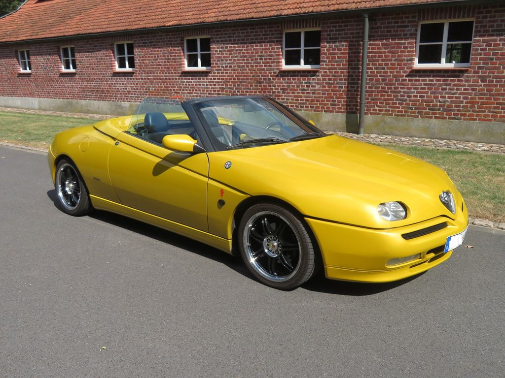 Bild des Angebotes Alfa Romeo Spider 1.8 T.Spark - Alfa Gelb Met. Saisonfahrz.
