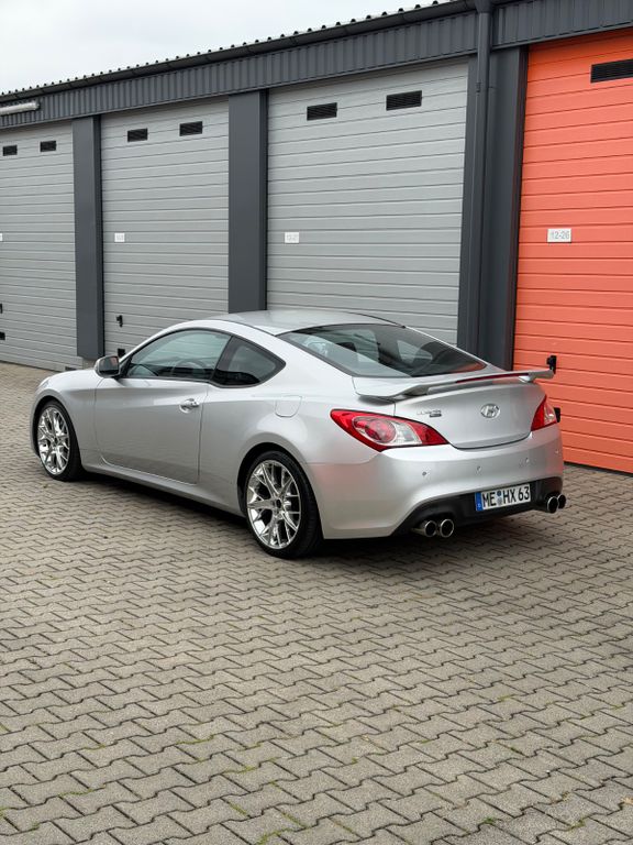 Hyundai Genesis 3.8 V6 -